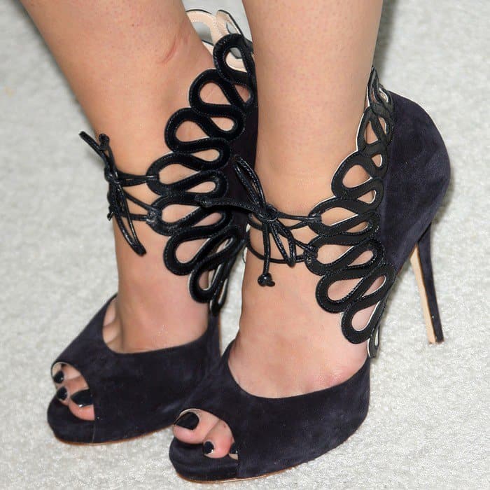 Mary Elizabeth Winstead steps up her style with intricate black suede scallop heels from Monique Lhuillier, showing off her polished dark pedicure