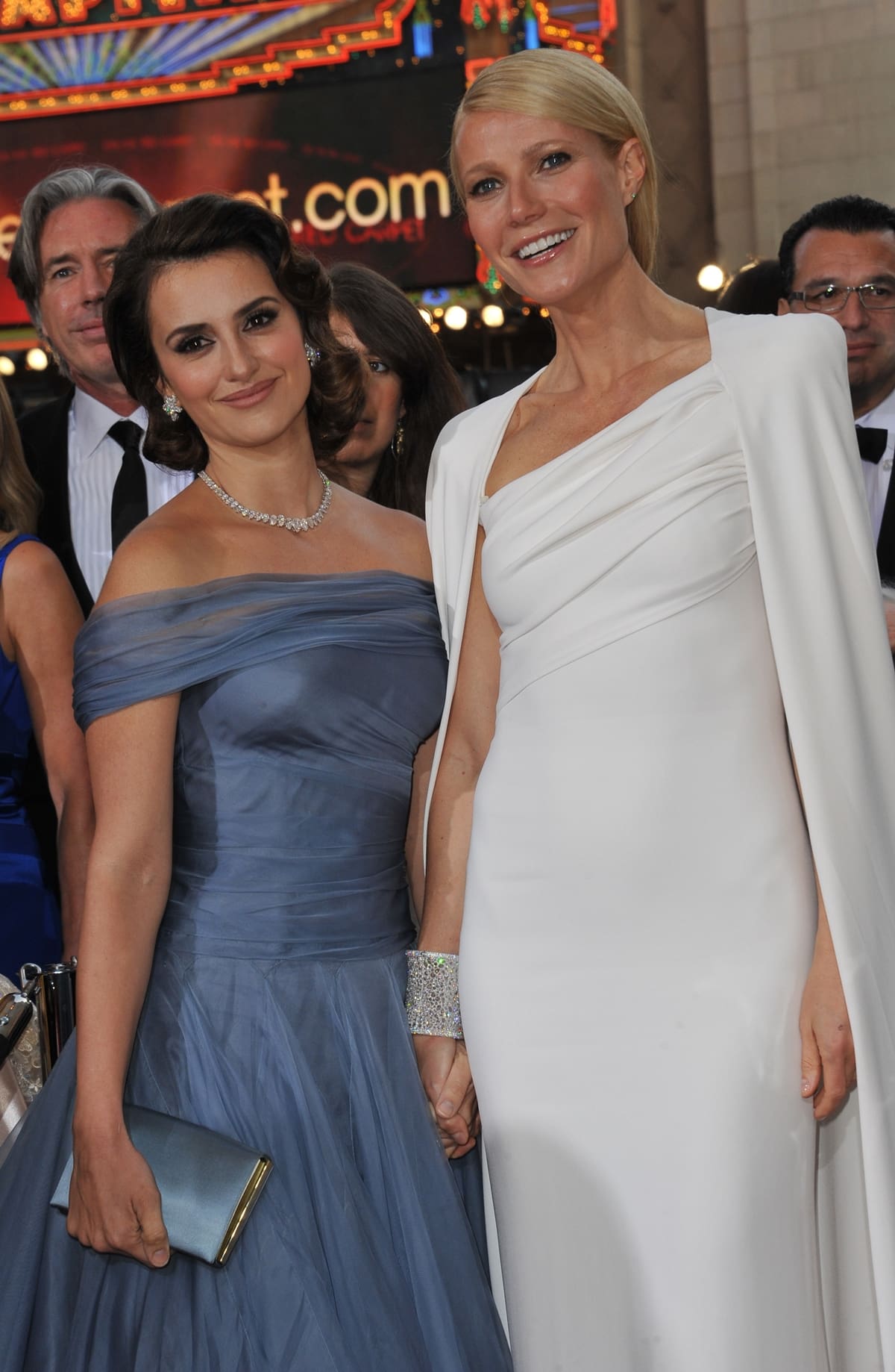 Penélope Cruz is approximately 5 inches shorter than Gwyneth Paltrow, with Cruz standing at 5 feet 4 inches (162.6 cm) and Paltrow at 5 feet 9 inches (175.3 cm)