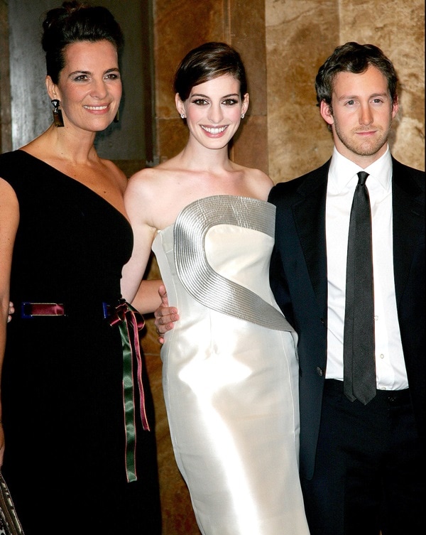Roberta Armani, Anne Hathaway and Adam Shulman pose for photos at the Armani Haute Couture Spring/Summer 2010 fashion show