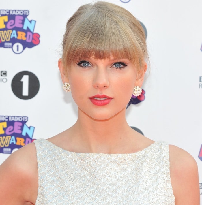 Taylor Swift brightened the red carpet at the BBC Radio 1 Teen Awards held at the Wembley Arena in London on October 7, 2012