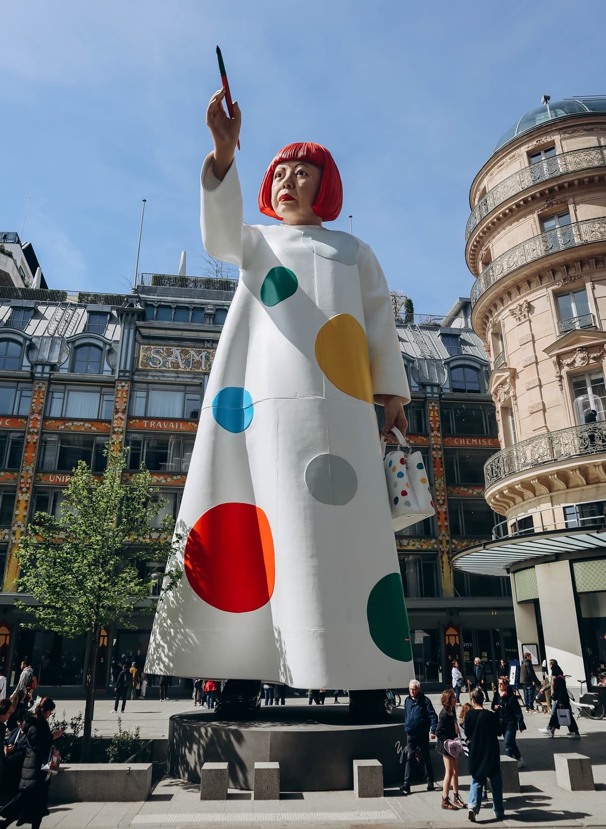 Yayoi Kusama, an avant-garde Japanese contemporary artist, is recognized for her contributions as a painter, sculptor, and writer, while her artistic style is characterized by the prominent use of polka dots and vibrant colors throughout her works