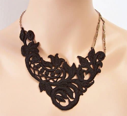 Begonia Lace Necklace in Black
