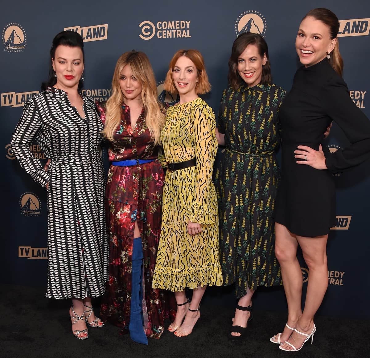 Hilary Duff looks short surrounded by Sutton Foster, Debi Mazur, Miriam Shor, and Molly Bernard