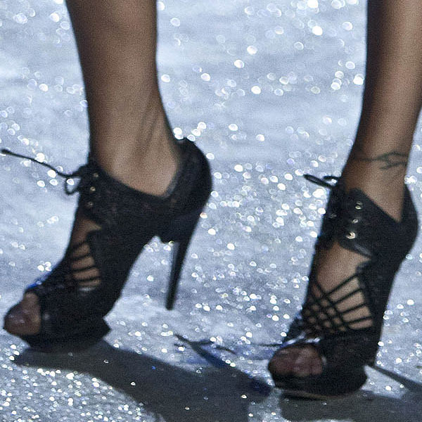 Brazilian model Isabeli Fontana wears black shoes by Nicholas Kirkwood