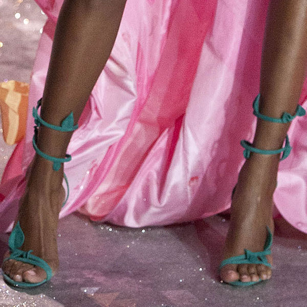 American model Jasmine Tookes shows off her pretty feet