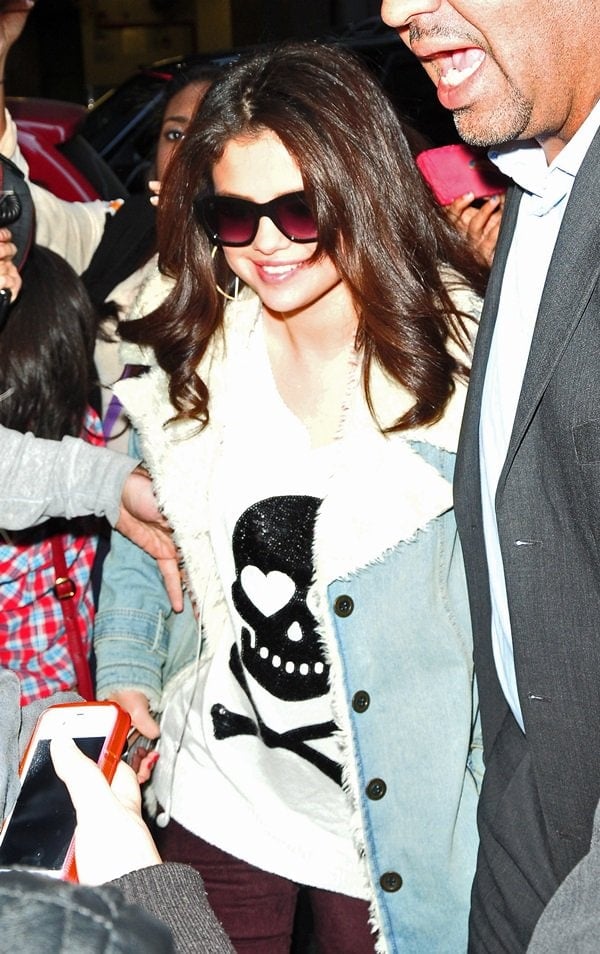 Selena Gomez surrounded by fans and paparazzi outside her Manhattan hotel