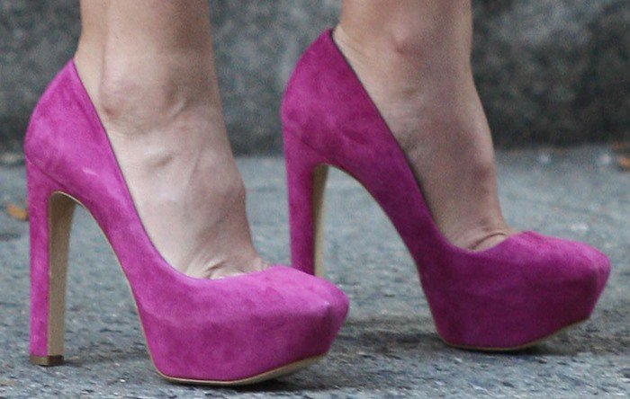 Leighton Meester's feet in purple platform Rupert Sanderson pumps
