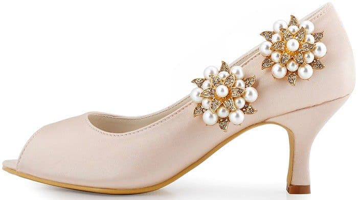 Pearl shoe clips are popular for weddings and special occasions