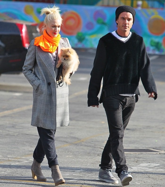 Captured in a candid moment, Gwen Stefani, alongside husband Gavin Rossdale and their family dog, gracefully concludes their school run duties in Los Angeles on November 27, 2012