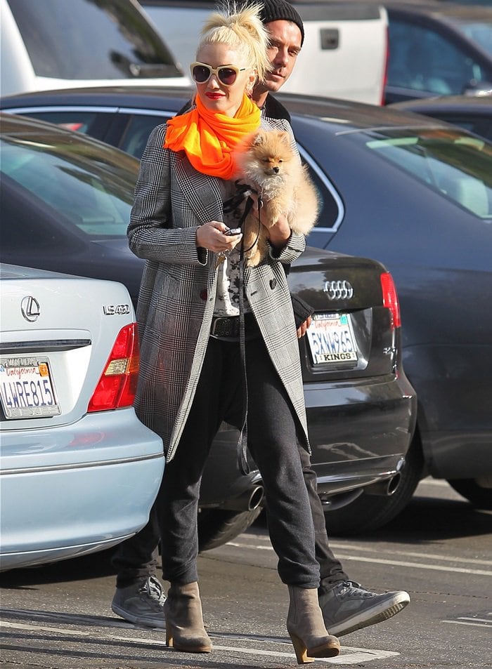 Fashion icon and singer Gwen Stefani showcases her flair for the unique with a luminous neon orange scarf