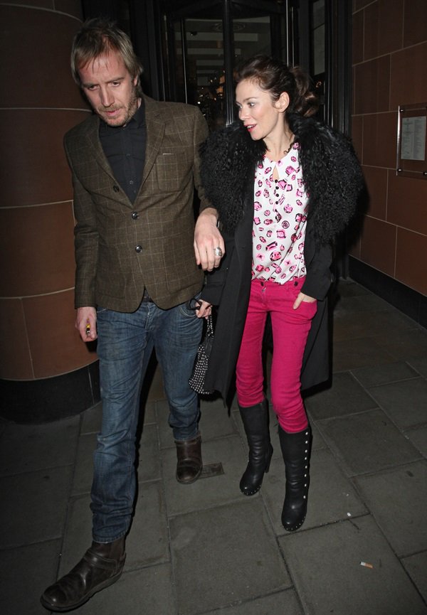 Rhys Ifans and Anna Friel, exemplifying British elegance, dated from 2011 to 2014