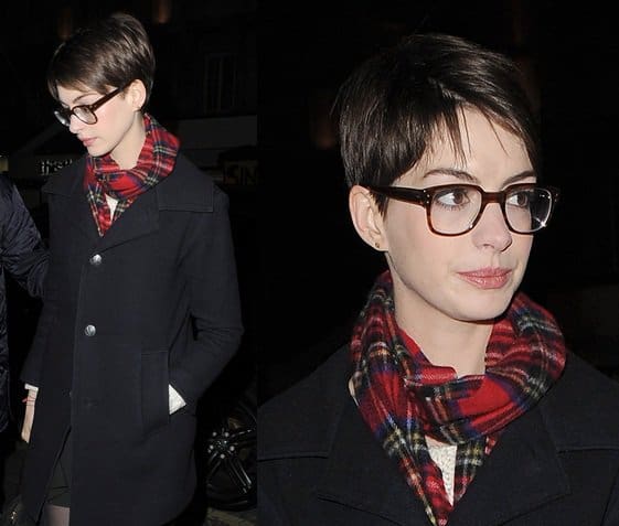 Anne Hathaway looked fabulous in a plaid scarf paired with dark-rimmed glasses