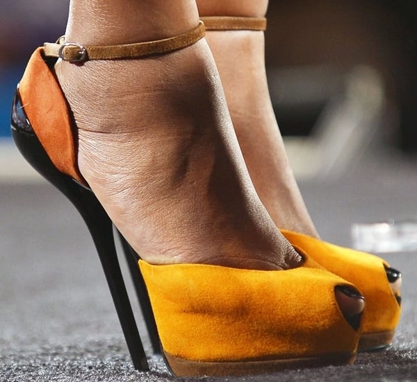 Gabrielle Union shows off her hot feet in stiletto heels