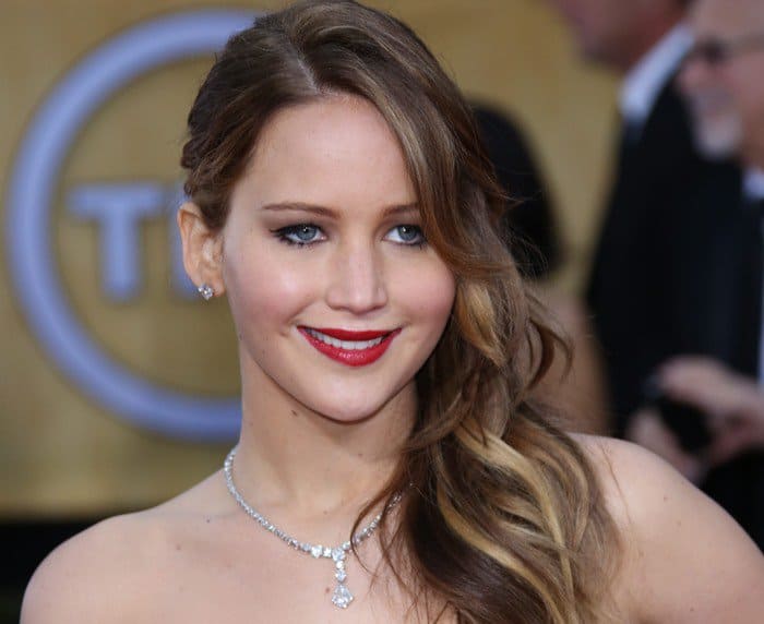 Jennifer Lawrence shows off her glistening Chopard diamond necklace
