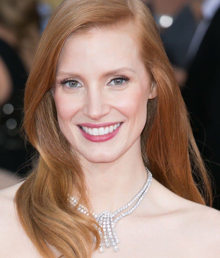 Jessica Chastain shows off her dazzling Harry Winston necklace