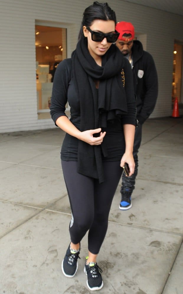 Kim Kardashian elevated her workout look with a chic black Degaine scarf while stepping out at Beverly Hills Nail Design on December 24, 2012