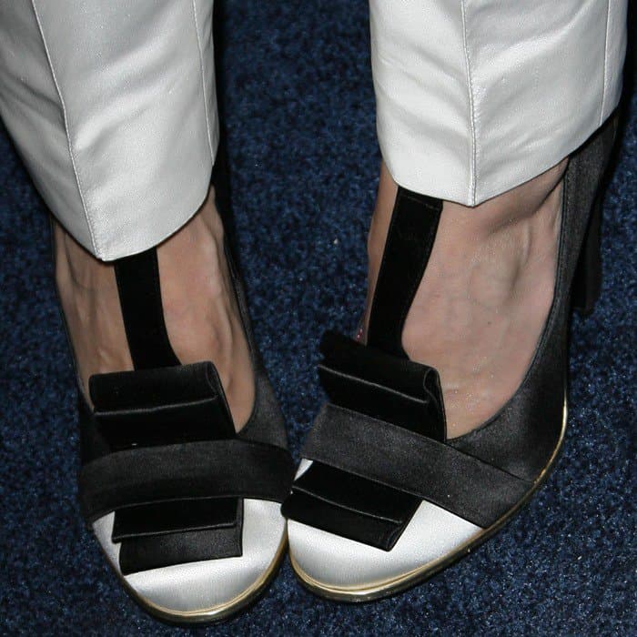 A closer look at Jessica Alba's Tommy Hilfiger pumps