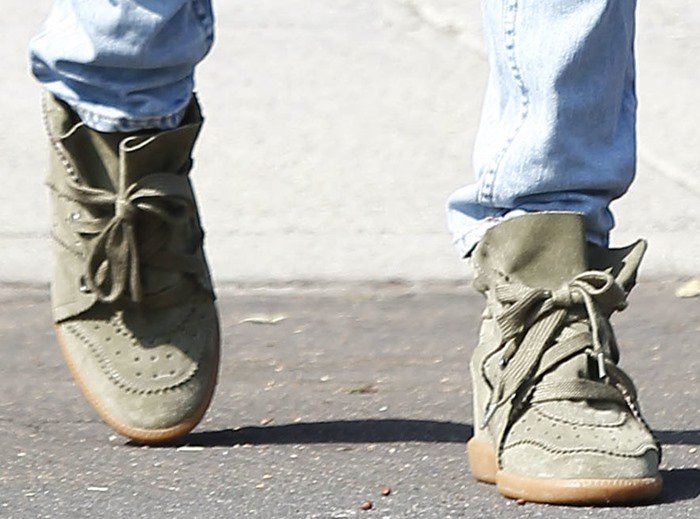 Tochi træ Samarbejdsvillig bremse Miranda Kerr's Isabel Marant Bobby Wedge Sneakers For Less