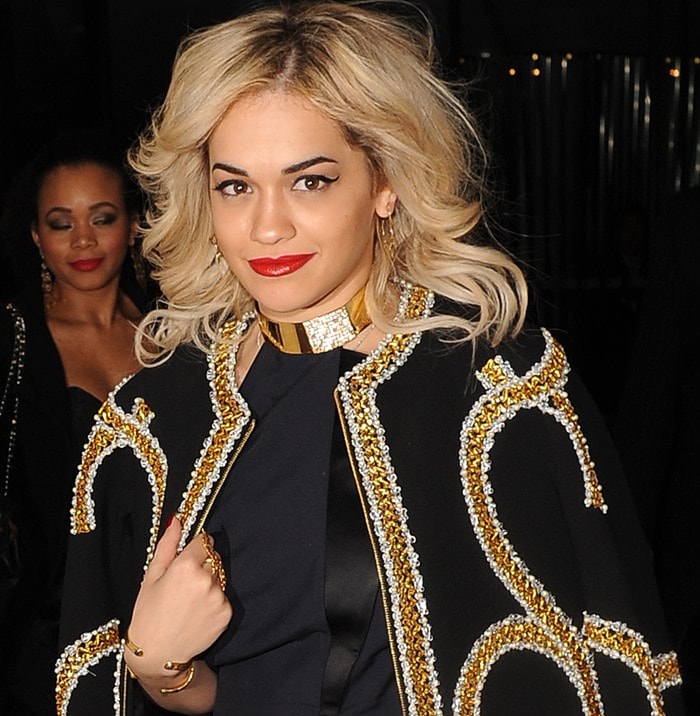 Rita Ora looked lovely in a knee-length dress by Alexandre Vauthier featuring asymmetrical panels at the hem and bodice, a thigh-high slit and a gold choker. 