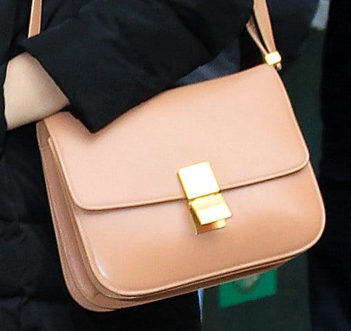 A close-up of Kate Upton's chic peach-colored Celine Box bag – a testament to her refined taste in accessories