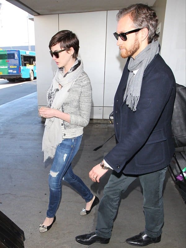 Anne Hathaway and Adam Shulman exemplify couple goals as they make a stylish arrival at LAX in Los Angeles, California, on March 13, 2013