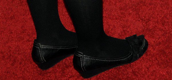 Joey King rocked black flats on the red carpet