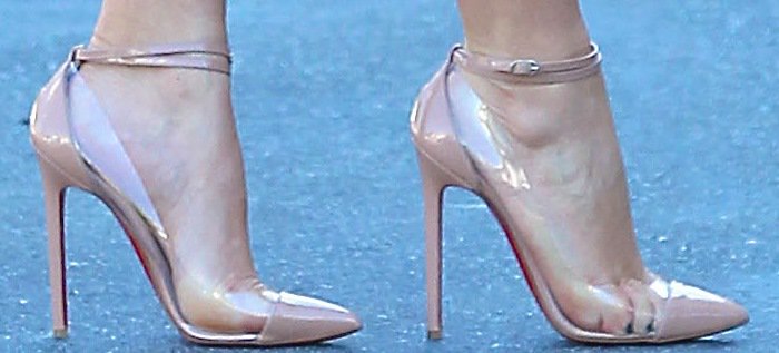 Kim Kardashian's feet in Christian Louboutin "Un Bout" pumps