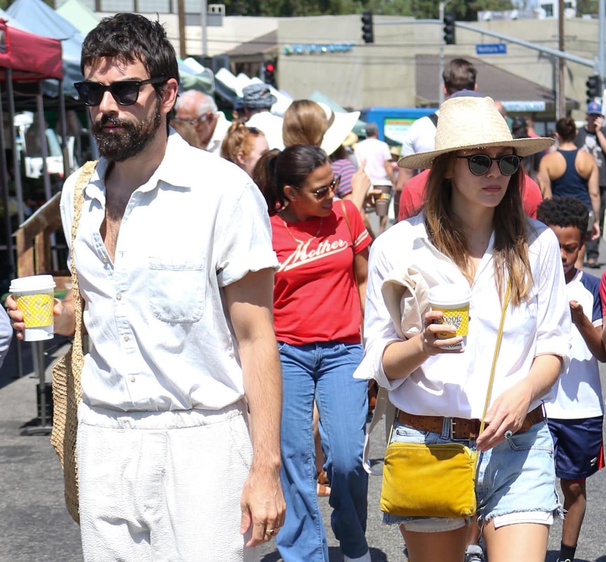 Elizabeth Olsen and her boyfriend Robbie Arnett step out to do some shopping at the farmer’s market