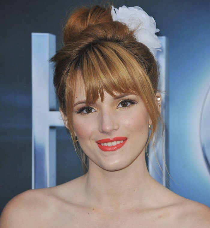 Bella Thorne's white rose expressed her distinctive style at the premiere of 'The Host'
