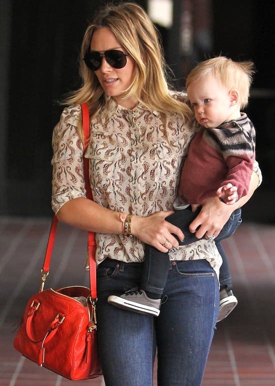 Hilary Duff wearing Tory Burch's seahorse print 'Evelyn' shirt