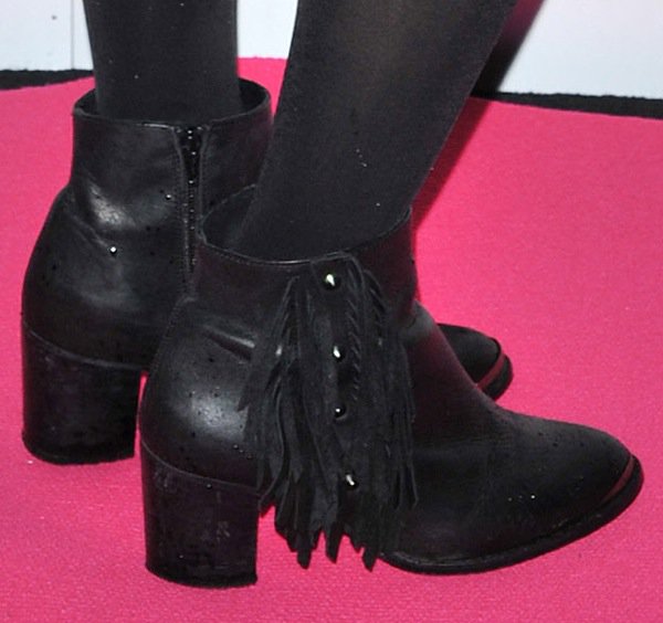 Kate Walsh sported black block-heel booties with fringe detailing
