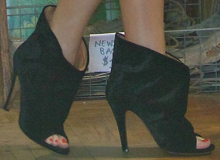 Khloé Kardashian shows off her toes in Maison Martin Margiela open-toe booties