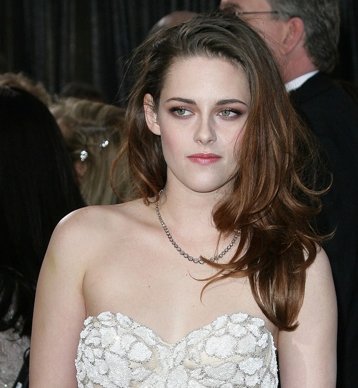 Kristen Stewart wears her hair down at the 85th annual Oscars