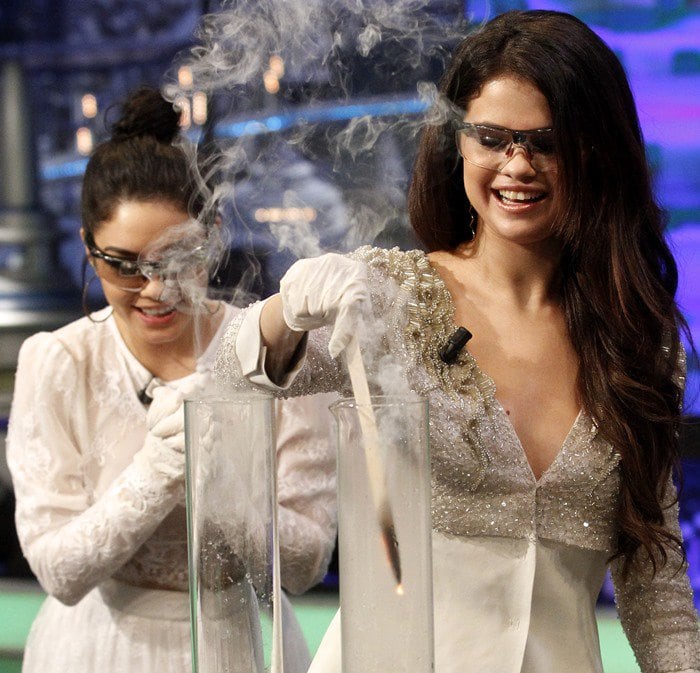 Vanessa Hudgens and Selena Gomez play with smoke and fire during an appearance on "El Hormiguero"