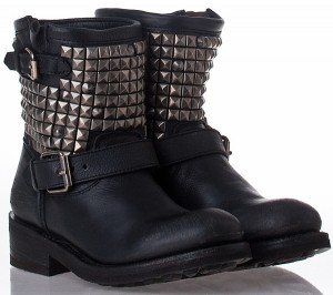 How to Wear Black Rain Boots Like a Celebrity