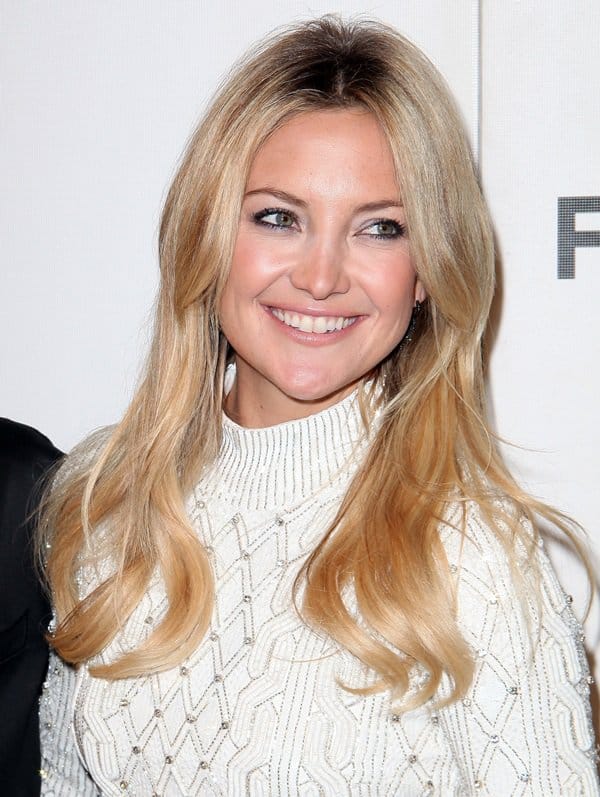 Kate Hudson elegantly draped in a white Jenny Packham knit dress at the Tribeca Film Festival premiere