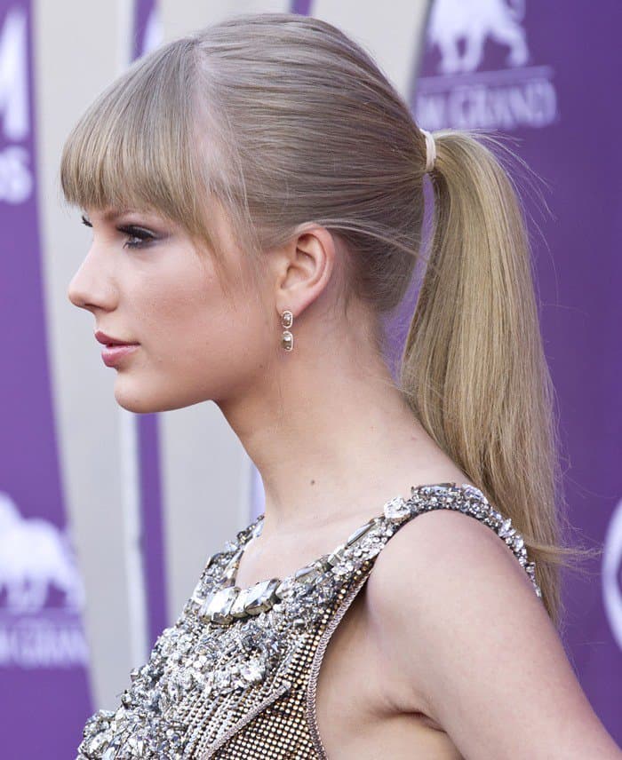 Taylor Swift dazzles with Norman Silverman earrings, adding a touch of elegance to her ACM Awards look