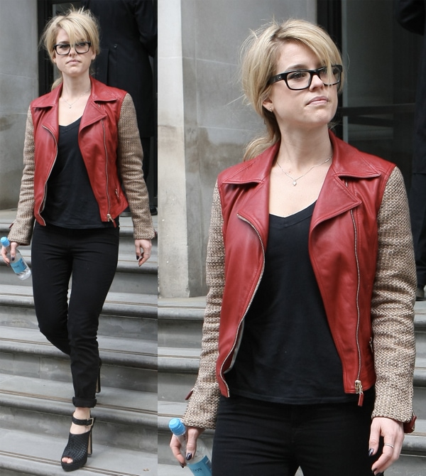 Alice Eve styled black heels with black skinnies, a black T, and a mixed-media leather jacket