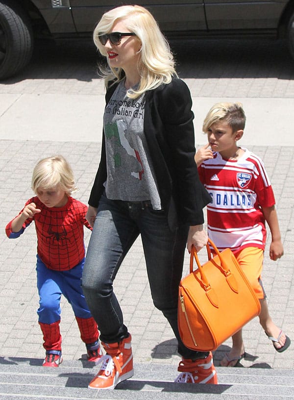On May 25, 2013, Gwen Stefani graced Burbank with her presence, sporting a casual yet undeniably chic ensemble as she enjoyed a day out with her children