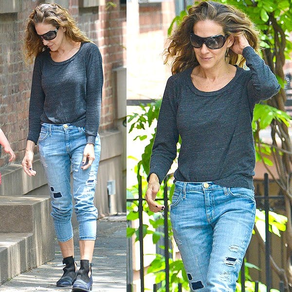 Sarah Jessica Parker's 5-pocket Current / Elliott skinny jeans have topstitched patches and shredded holes for a well-worn look