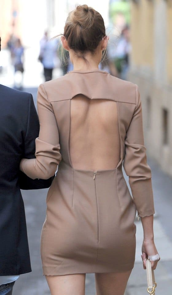Redefining Sophistication: Bianca Balti showcases the art of allure in a backless Dolce & Gabbana creation in Milan