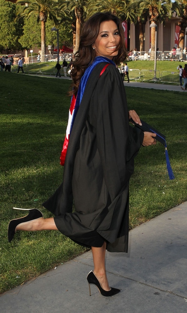 Eva Langoria Graduates with A Master’s degree