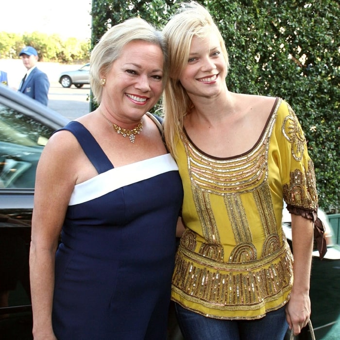 Actress Amy Smart (right) and her mother Judy arrive at the 15th Annual Environmental Media Awards