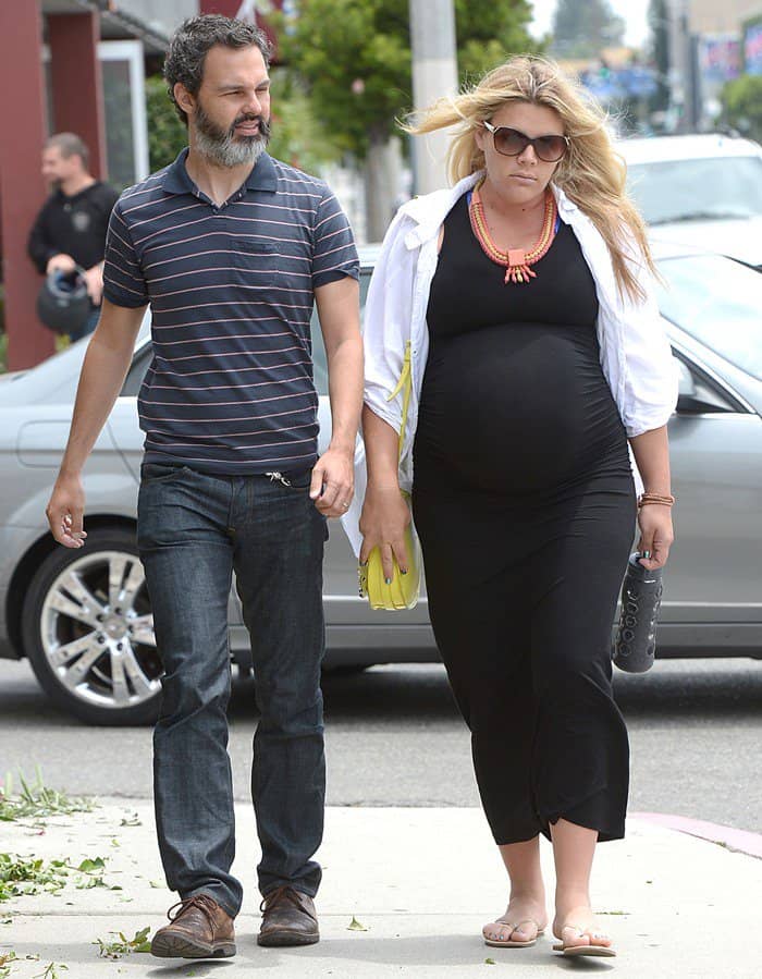 Busy Philipps and Marc Silverstein caught on a shopping spree on Melrose Avenue, Los Angeles, showcasing her prominent baby bump