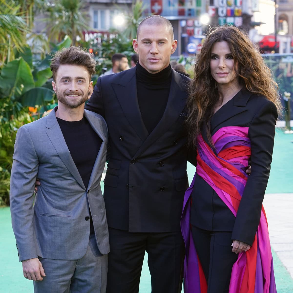 Sandra Bullock elevated her 5'7" frame in a Carolina Herrera black pantsuit with vibrant pink and purple draping, Channing Tatum exuded sleek sophistication in an all-black Ralph Lauren ensemble, and Daniel Radcliffe kept it sharp yet relaxed in a pale grey Dior Homme suit