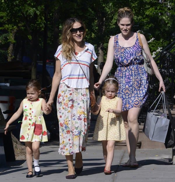 Sarah Jessica Parker taking her twin daughters, Tabitha and Marion Broderick, to school in New York City on May 30, 2013