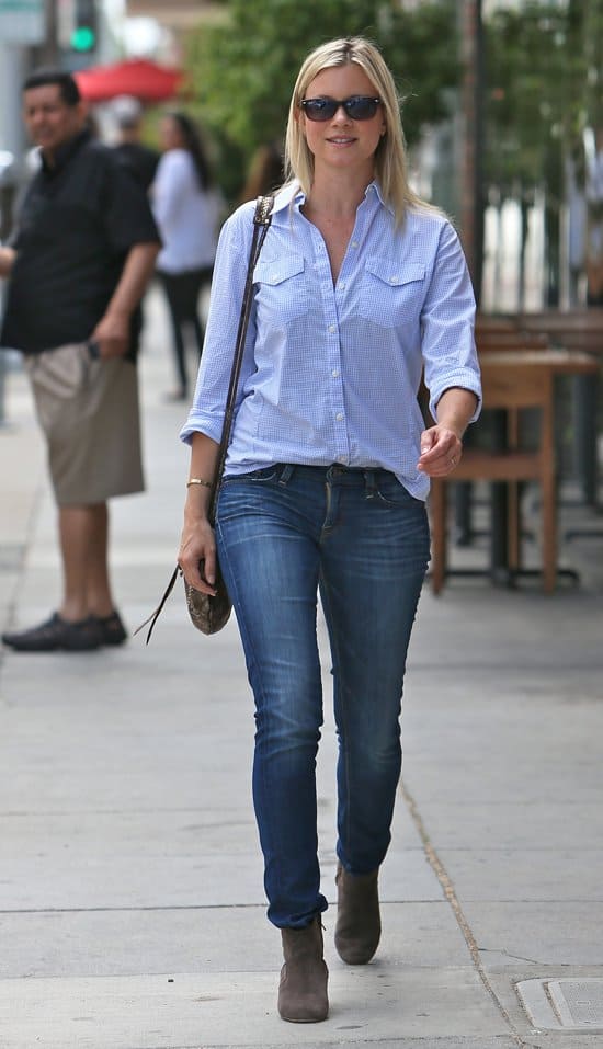 Amy Smart styled skinny jeans with a checkered button-down top