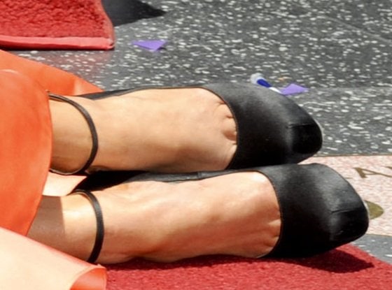 Jennifer Lopez reveals toe cleavage in Brian Atwood Zenith pumps