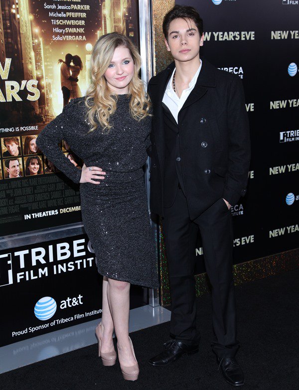 Actors Abigail Breslin and Jake T. Austin attend the "New Year's Eve" premiere