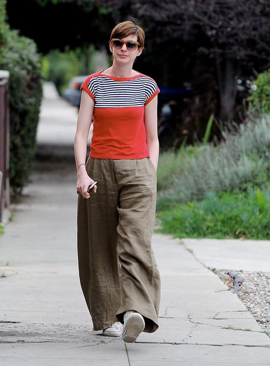 Anne Hathaway wearing big baggy trousers and a fedora hat while walking to a friend's house in California on July 10, 2013